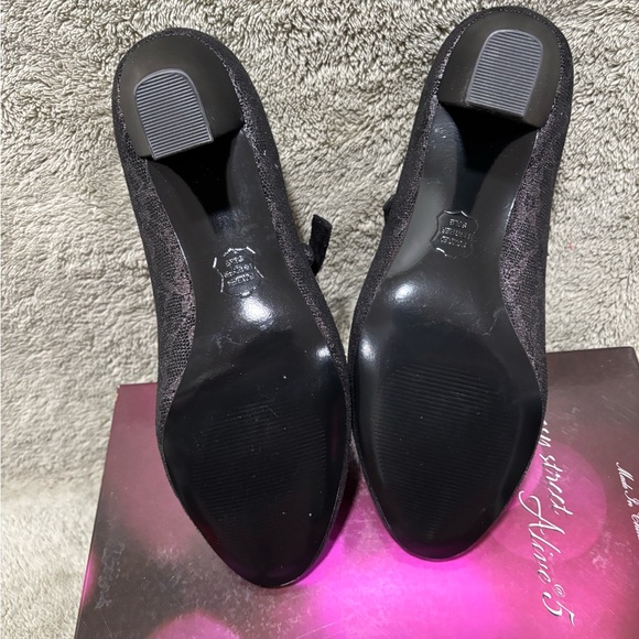 Easy Street Black Lace Mary Jane Heels - Picture 2 of 6